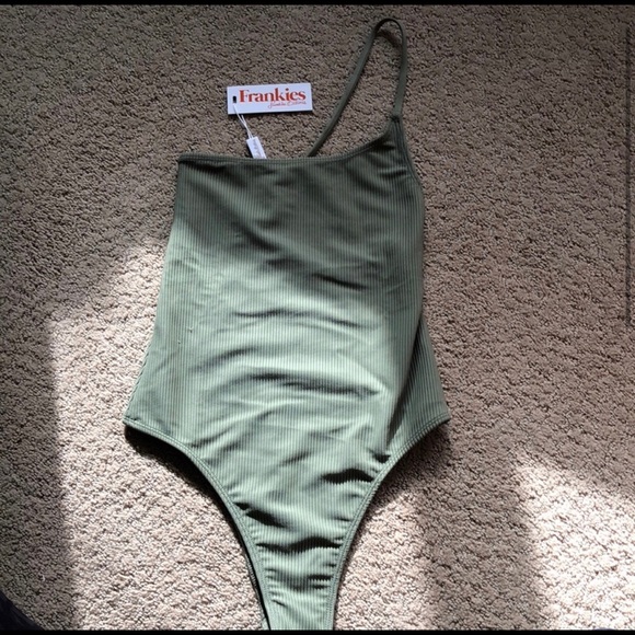 Frankies Swim - Picture 1 of 3